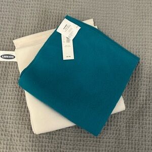 Old Navy Women’s Lot of 2 Fleece Infinity Scarves (one cream/one teal) NWT